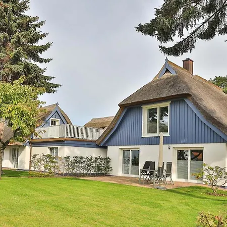 Kapitaenshaus Bruecke Born