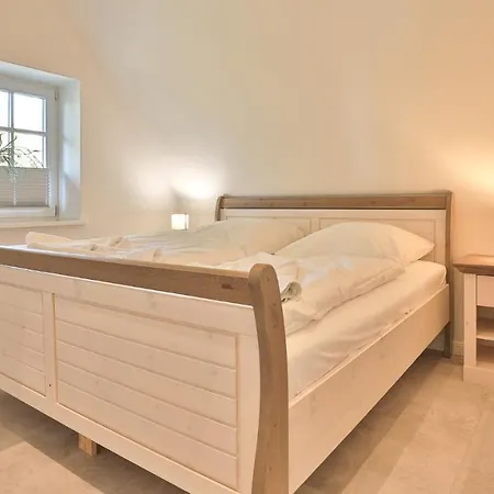 Kapitaenshaus Bruecke Born